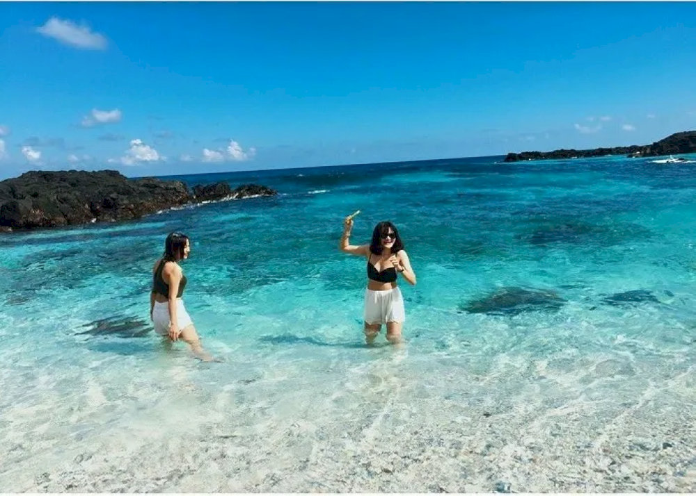 Non Nuoc Beach has crystal-clear waters 